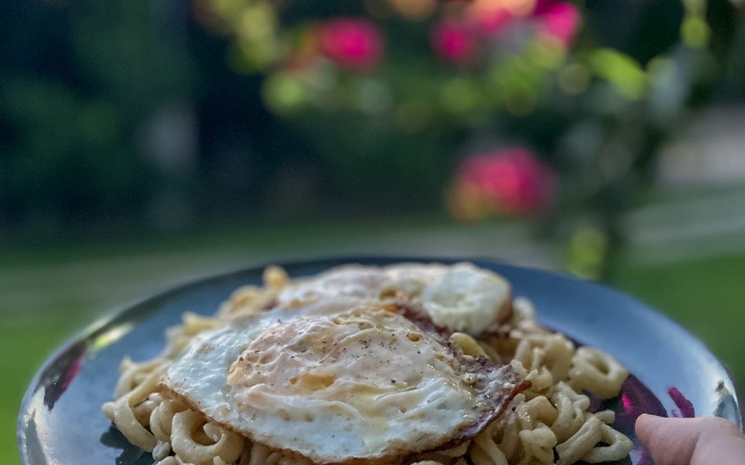 Paste cu branza si ochiuri
